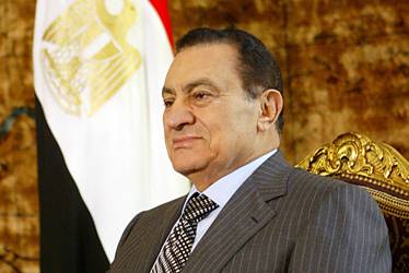 Egitto, Mubarak e i suoi due figli saranno processati per la repressione