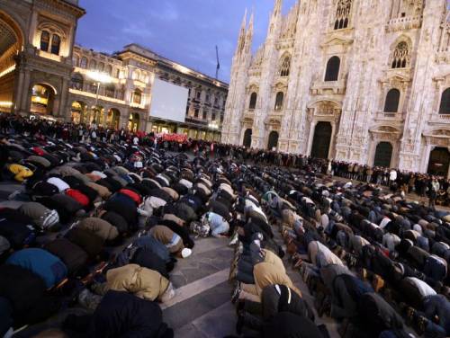 Milano, i musulmani annunciano: 
"Marcia sul Duomo per Pisapia"