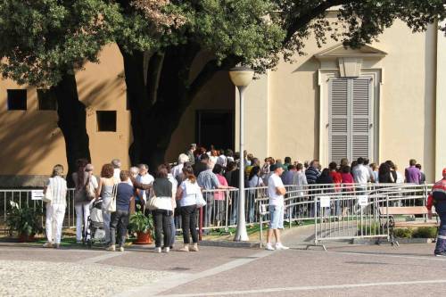 Yara, centinaia di persone alla camera ardente 
Il parroco: killer non eviteranno giustizia divina