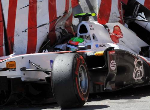 F1, paura a Montecarlo: Perez contro le barriere 
Vettel è in pole position, Alonso soltanto quarto