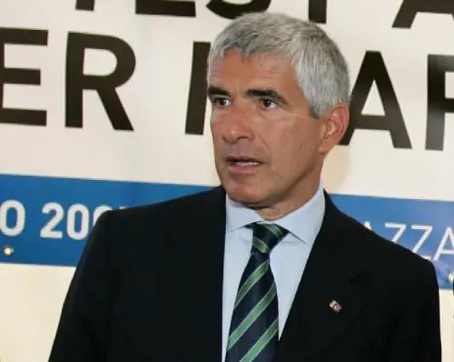 Casini, strano moderato che corteggia la sinistra
