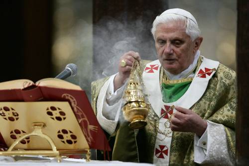 Papa: "Lo stile dei cristiani deve essere credibile 
Vogliono marginalizzare Dio dalla vita pubblica"