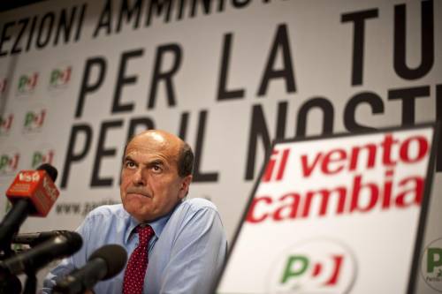 Bersani: "E' una valanga 
Da Berlusconi fase nuova 
Faccia un passo indietro"