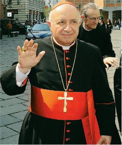 Legittimo criticare  
il cardinale che fa politica 
e si schiera con Pisapia