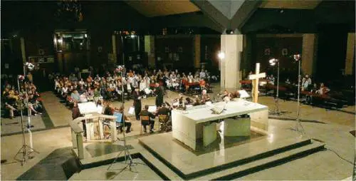 Milano, blitz dei no global durante la messa:  
"Adesso Pisapia ci libera, aspettatevi di tutto"