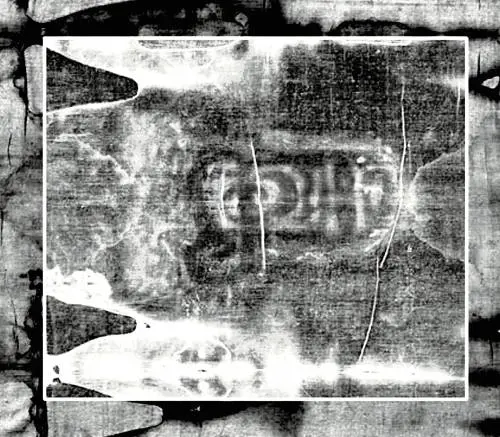 Sindone, scoperta choc: 
spunta la firma di Giotto
