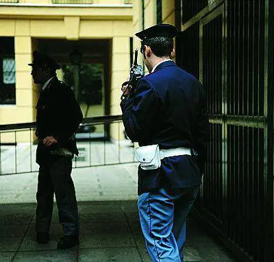 I cittadini mettono gli agenti sulle tracce del pusher