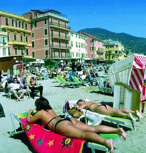 Il sole scaccia le nuvole, ma non scalda troppo