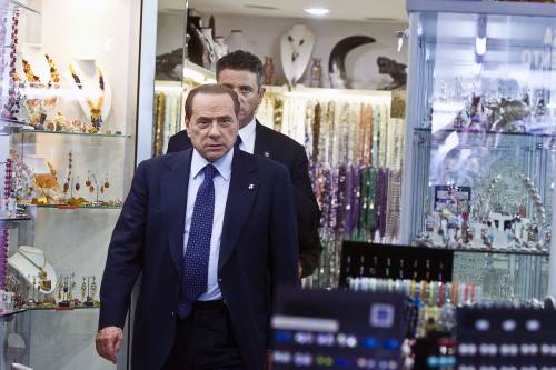 Berlusconi: "Accetto il risultato" Ma la sinistra: "Devi dimetterti"