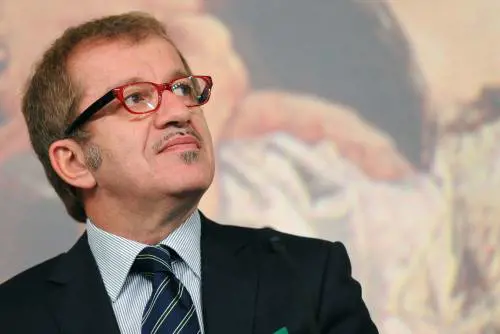 Libia, adesso Maroni punzecchia il governo:  
"Basta spendere soldi per i bombardamenti"