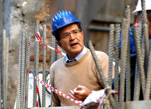 Adesso Di Pietro vuole riesumare pure Prodi: 
"E' lui il mio candidato ideale per palazzo Chigi"