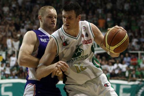 Basket, Mps Siena  
è sul tetto d'Italia 
Ma Cantù la fa sudare