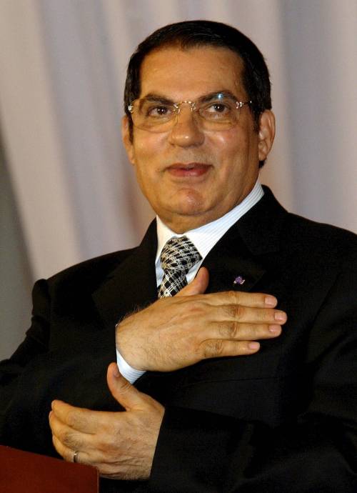 Tunisia, Ben Ali e moglie condannati a 35 anni 
L'accusa è di furto e detenzione di tesoro