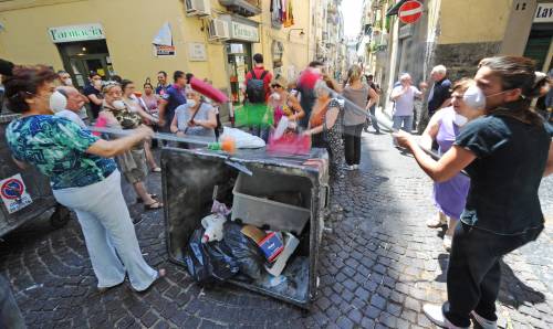 Napoli, De Magistris ha già fallito: 
entro 36 ore la città sarà inabitabile