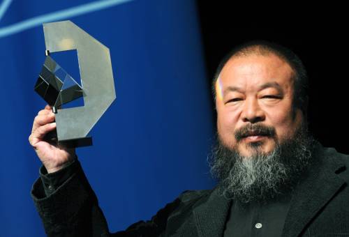 Cina, Ai Weiwei è stato rilasciato sotto
cauzione 
L’artista è accusato dal regime di frode fiscale