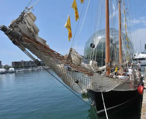 Dal Porto antico in giro per lItalia Salpa domenica Goletta verde 2011