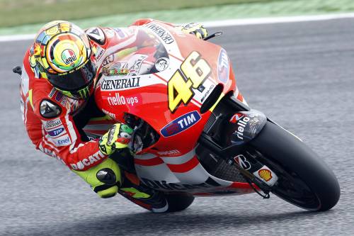 MotoGp, Valentino vola sulla Ducati tutta nuova 
Ad Assen è subito secondo dietro a Simoncelli