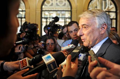 Pisapia: "C'è un buco da 186 milioni" 
La Moratti: vuole aumentare le tasse