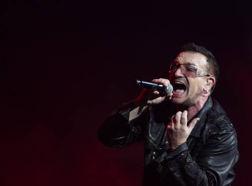 Chi di buonismo ferisce di buonismo perisce 
Contestato Bono: "Paga le tasse anche tu"