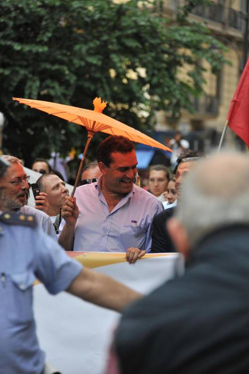 De Magistris all'attacco: 
"Tonino stai sbagliando 
non andare al centro"