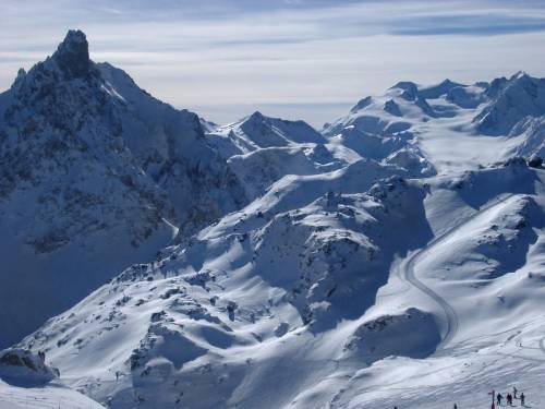 Inferno sulle Alpi, muore un italiano in Svizzera 
In Francia trovati i cadaveri di sei escursionisti
