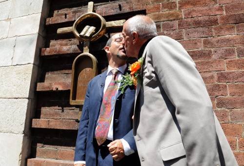 Matrimonio gay a Milano: 
il sì nella chiesa valdese