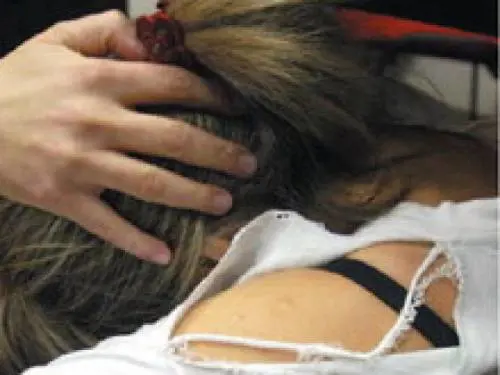 Fano, notte bianca da incubo per una 15enne 
Stuprata in spiaggia da un branco di coetanei