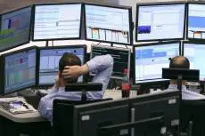 Difficoltà per i titoli di Stato: spread oltre 220 
E il divario tra Btp e Bund tedesco si allarga...