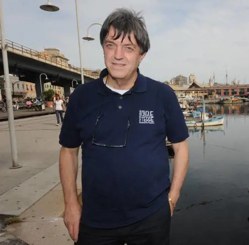 Lautosospensione che assolve sempre il Pd