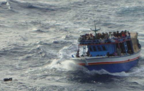 Lampedusa, continuano gli sbarchi sull'isola: 
tra ieri e oggi sono arrivati circa 1200 migranti