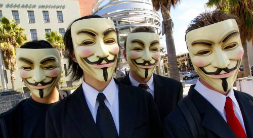 Individuata la cellula italiana degli Anonymous: 
denunciati quindici hacker, 32 case perquisite