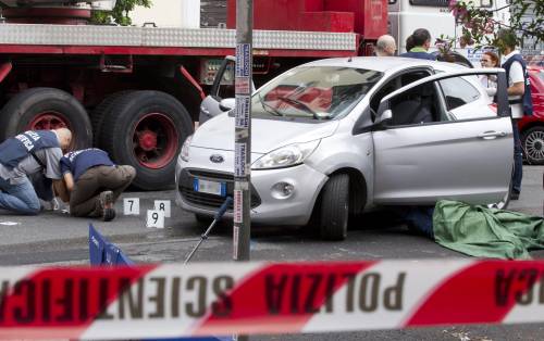 Ucciso figlio di un ex della banda della Magliana 
Sette colpi nel torace in pieno giorno a Roma