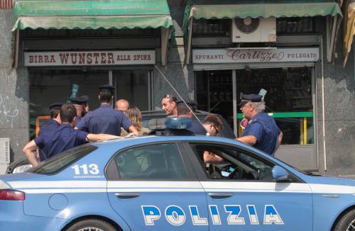 Caso Ferrulli, l'autopsia scagiona i 4 poliziotti: 
"Niente percosse o lesioni agli organi interni"