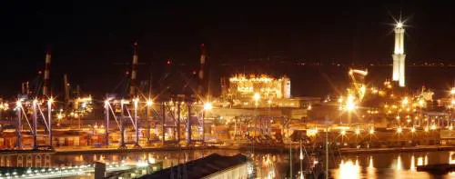 I Forti puntano le luci sulla Lanterna