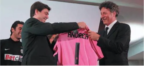Agnelli: "Ora decidete"
 
E Moratti controbatte:  
"La Gazzetta ci attacca"