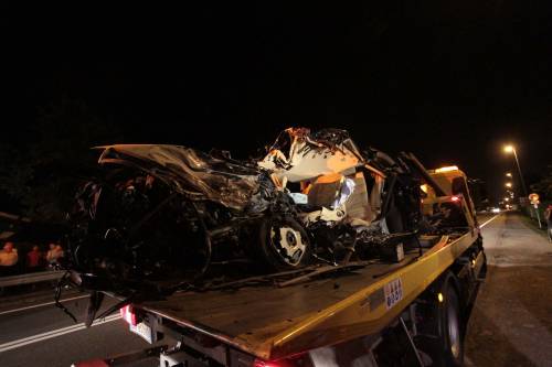 Lodi, fuggono da un posto di blocco dei vigili 
Quattro pregiudicati si schiantano contro un tir 