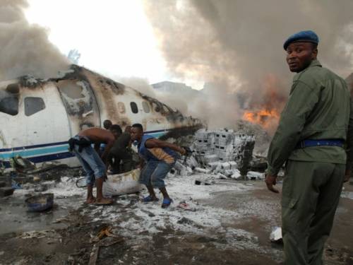 Congo, aereo si schianta 
in fase di atterraggio: 
il bilancio è di 53 morti