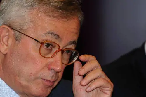 BOTTE A TREMONTI 
L'ITALIA E' A RISCHIO