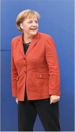 Merkel sfida i sondaggi e si ricandida nel 2013