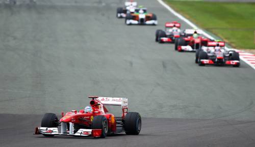 Formula 1, Alonso regala Silverstone alla Ferrari 
Per il Cavallino è la prima vittoria del mondiale