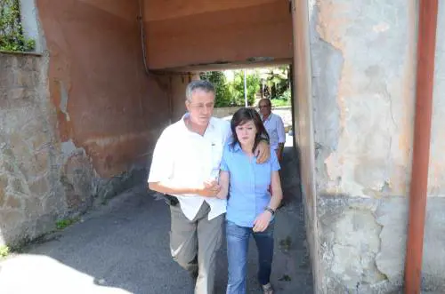 Gli amici e i parenti di Roberto straziati dal dolore