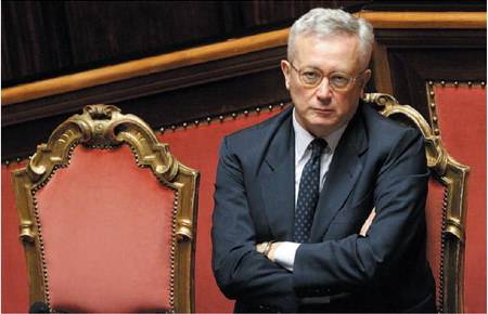 Tremonti avverte: "Avanti insieme o tutti a fondo come sul Titanic"
