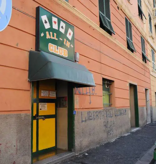 Sampierdarena in ostaggio del circolo «culturale» latino