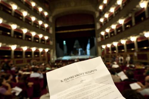 Basta coi soviet a teatro 
Finti rivoluzionari cercano  
solo soldi e non il talento