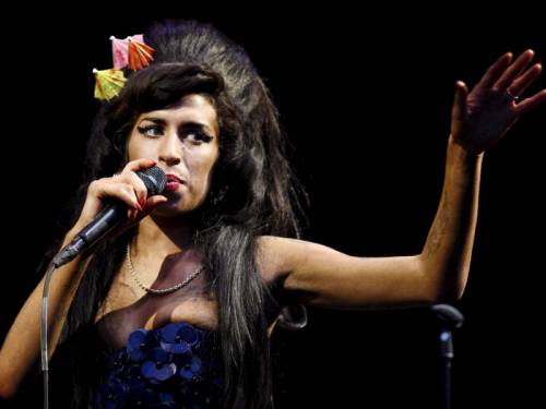 Amy Winehouse nei guai: accusata di stalking 
La compagna dell'ex marito: "Questa è pazza" 