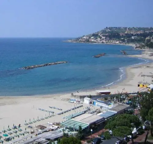 Atmosfere «british» a due passi dal confine francese