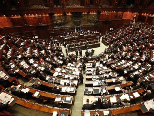 Costi della politica, via libera della Camera 
tagli per 110 milioni di euro