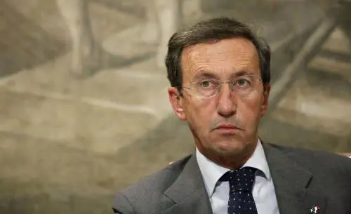 L’ultima di un’opposizione a pezzi: 
leader di destra per battere Silvio