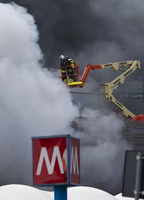 Speranze in fumo 
Il Paese è diviso in due: 
torniamo agli anni '50