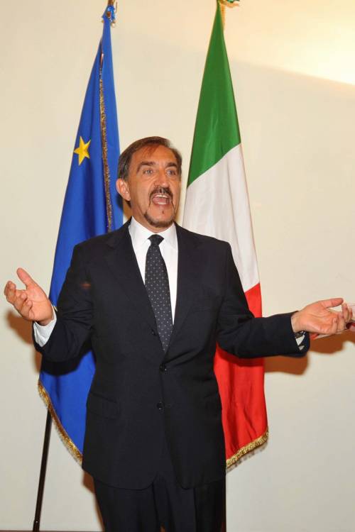 Ministeri decentrati 
La Russa: "Da due anni 
ho l'ufficio a Milano"